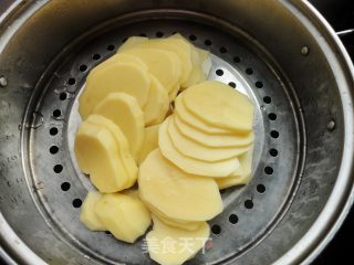 土豆的百变美味------可爱的简易表情土豆煎饼的做法步骤：3