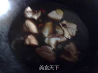 方便快捷无油烟——红烧鸡翅的做法步骤：2