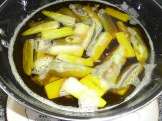六月鲜豆瓣酱烧茄子的做法步骤：5