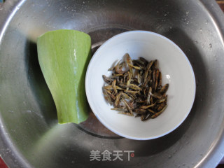 瓜丝炒小鱼干的做法步骤：1