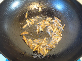 瓜丝炒小鱼干的做法步骤：4