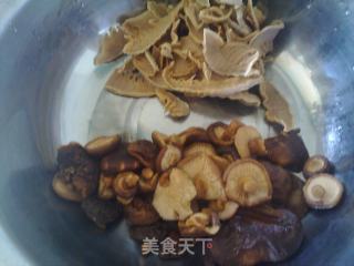 鸭肉焖猪脚的做法步骤：5