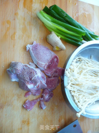 羊肉金针菇饺子的做法步骤：1