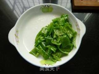 炒夏日三鲜的做法步骤：3