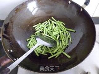 炒夏日三鲜的做法步骤：5