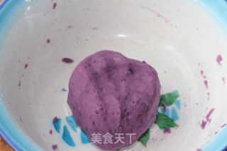 集色、香、味于一身并能拉出长长丝的小点心---【紫薯奶酪球】的做法步骤：3