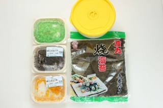 【夏日凉爽主食】鱼子军舰寿司的做法步骤：2