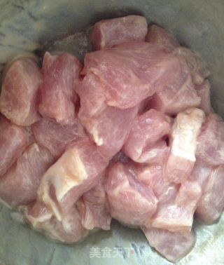 菠萝咕噜肉的做法步骤：2