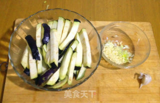 蒜蓉蒸茄条的做法步骤：1