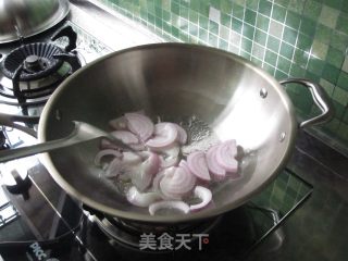 洋葱牛肉粒的做法步骤：2