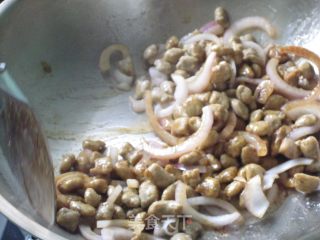 洋葱牛肉粒的做法步骤：5