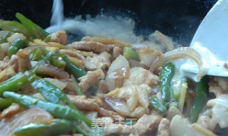 尖椒炒肉丝的做法步骤：8