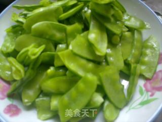 宝宝餐荷兰豆炒猪肉的做法步骤：1