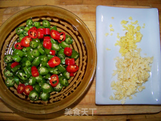 心蓝手制私房菜【彩椒肉泥滑炒蛋】——电话里的干杯（下）的做法步骤：1