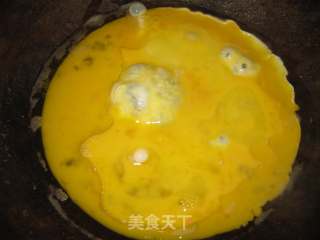 腐乳汁炒鸡蛋的做法步骤：2