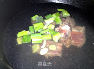 萝卜排骨汤的做法步骤：2