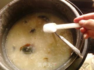 皮蛋瘦肉花生粥的做法步骤：10