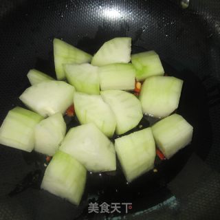 夏天里最爱吃的瓜类蔬菜-----红烧冬瓜的做法步骤：4