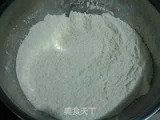 火腿葱花卷的做法步骤：1