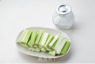 【油淋丝瓜鸡】蒸出鲜嫩味美的做法步骤：2