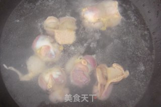 酸豆角炒鸡胗的做法步骤：3