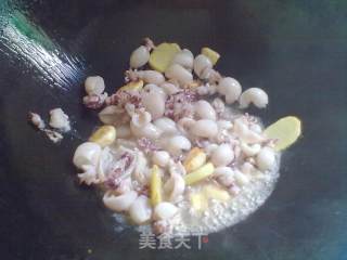 墨鱼仔炒香芹的做法步骤：4