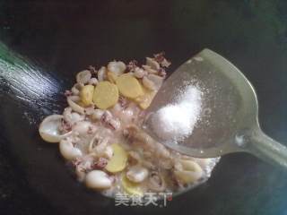 墨鱼仔炒香芹的做法步骤：5