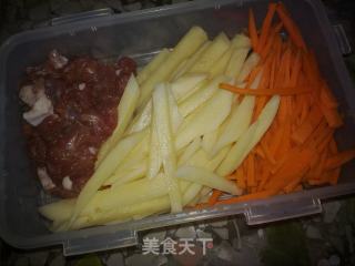 肉炒胡萝卜土豆丝的做法步骤：1