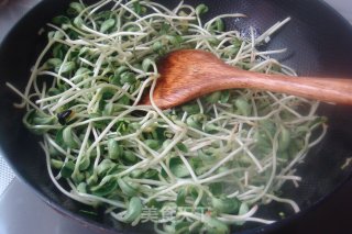 用酸石榴酒做的养生菜-【酒香黑豆苗】的做法步骤：5