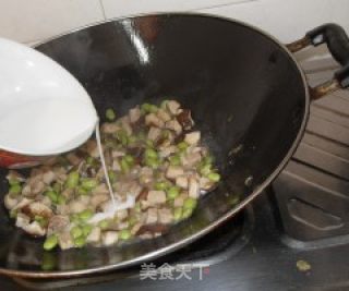 香菇炒毛豆的做法步骤：9