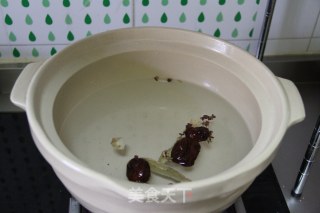 排骨玉米莲藕汤的做法步骤：6