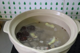 排骨玉米莲藕汤的做法步骤：7