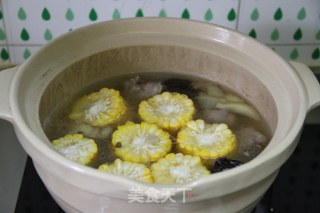 排骨玉米莲藕汤的做法步骤：8