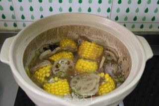 排骨玉米莲藕汤的做法步骤：10
