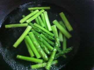 芝士培根芦笋卷的做法步骤：2