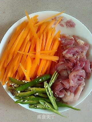 肉丝炒胡萝卜的做法步骤：2