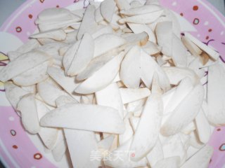 简单的家常小炒———小鸡腿菇炒鸡蛋的做法步骤：3