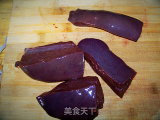 心蓝手制私房菜【土匪猪肝】——吃饱了才有力气减肥的做法步骤：1