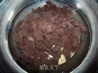 心蓝手制私房菜【土匪猪肝】——吃饱了才有力气减肥的做法步骤：2