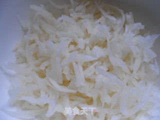 家常小炒———藕丝炒牛肉的做法步骤：1