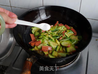 西葫炒火腿的做法步骤：7