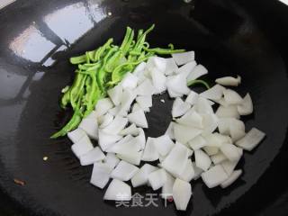 洋葱炒鸡蛋的做法步骤：5
