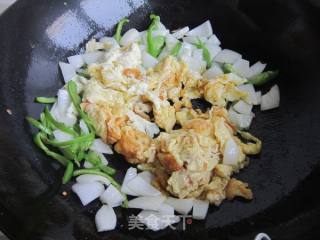 洋葱炒鸡蛋的做法步骤：6