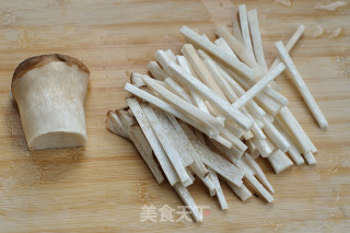 小炒杏鲍菇的做法步骤：1