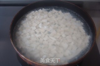 俺8岁学会的【小葱拌豆腐】你会吗？ 反正我是会了 呵呵的做法步骤：2