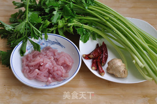 山芹煸肉丝的做法步骤：1