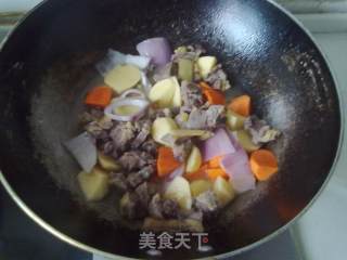 咖哩牛肉的做法步骤：4