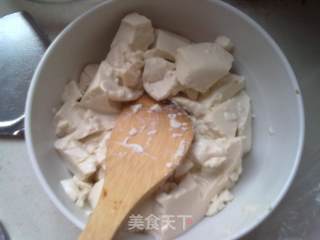 夏日豆腐这样吃——豆瓣酱豆腐的做法步骤：1