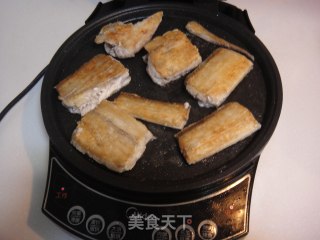 糖醋带鱼的做法步骤：4