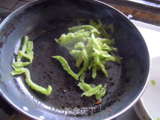青椒苦瓜的做法步骤：3